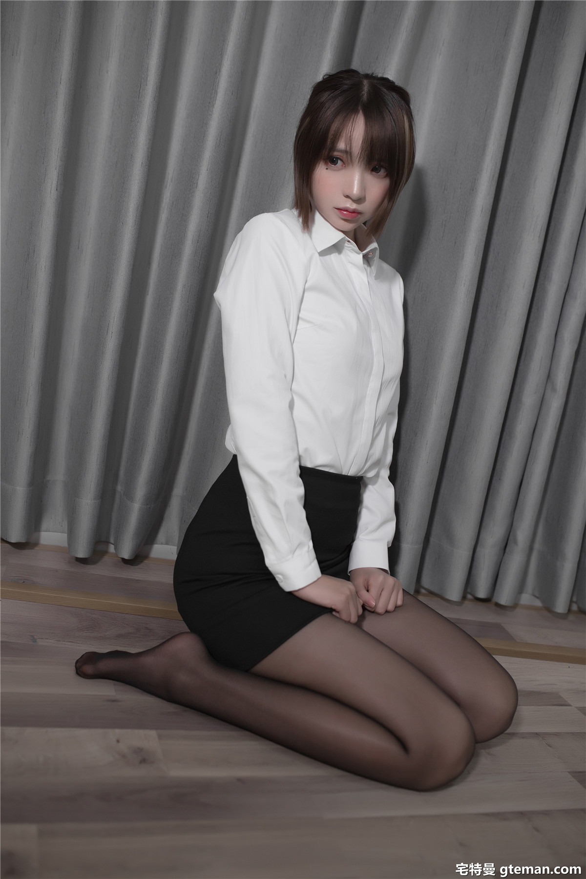 疯猫ss 职业装2[21P-236MB]